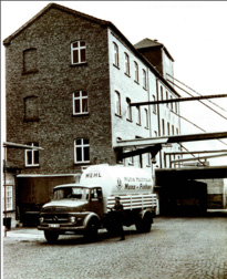 1971 wurde Hochhaus zum Großhandelsunternehmen